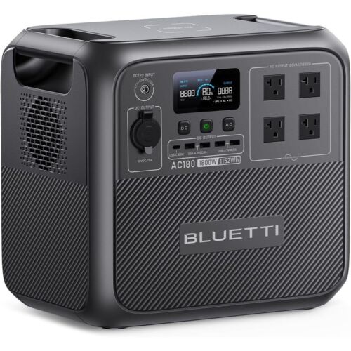 Estación de energía BLUETTI AC180 en ángulo, mostrando pantalla con 80% de carga, entrada DC/PV, salida DC y cuatro tomas de corriente AC