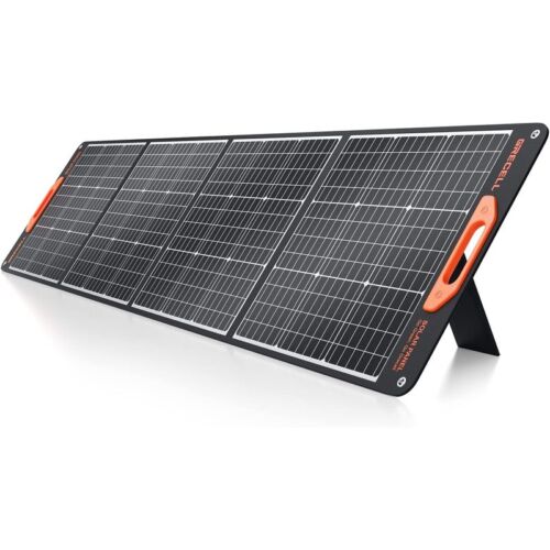 Panel solar portátil GRECELL desplegado en cuatro secciones con el soporte trasero naranja extendido